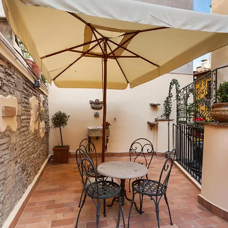 Domus Minelli Navona By Ghor *